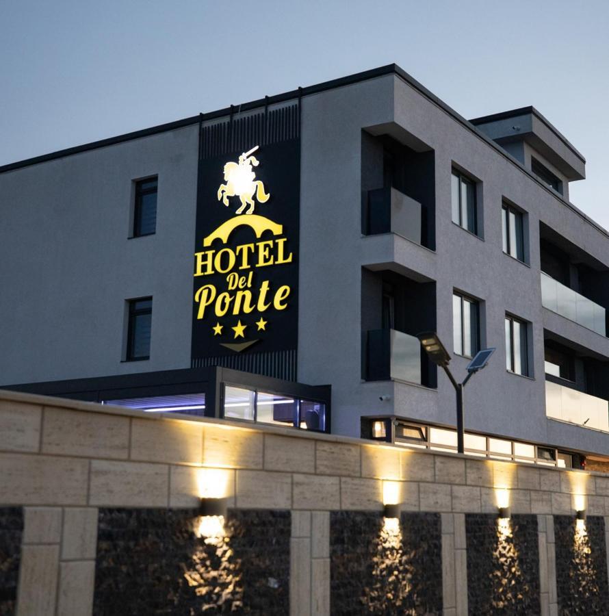 Hotel Del Ponte Тирговіште Екстер'єр фото