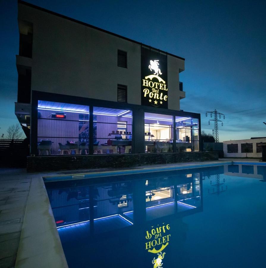 Hotel Del Ponte Тирговіште Екстер'єр фото
